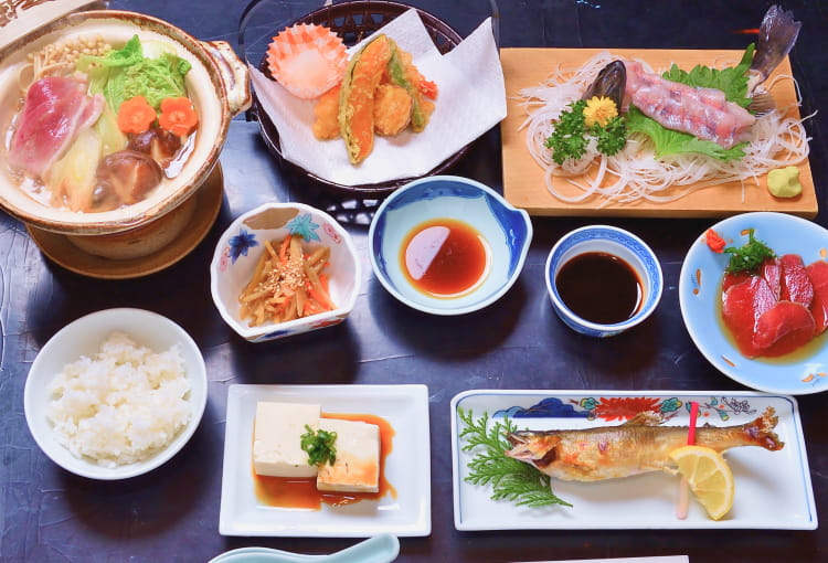 山の恵みを活かした手作り料理